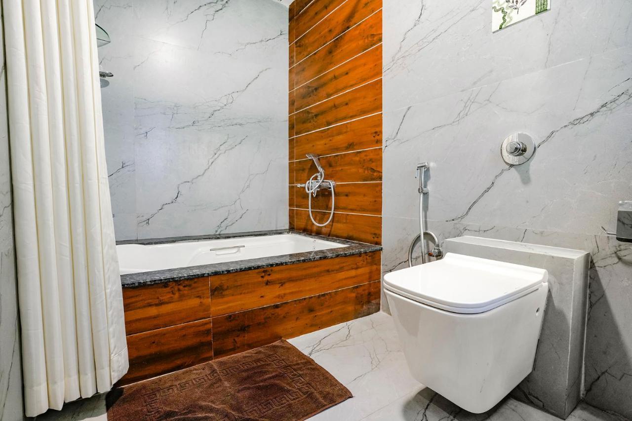 Fabhotel Swaraj Shirgaon  Eksteriør billede